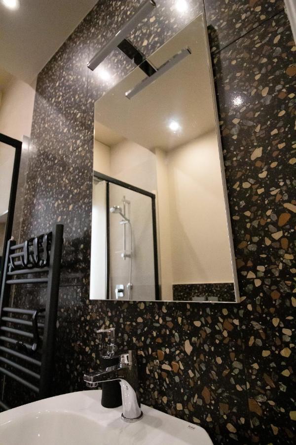 Casa Daura - Your Comfortable Apartment In Bologna - Parking Exterior photo