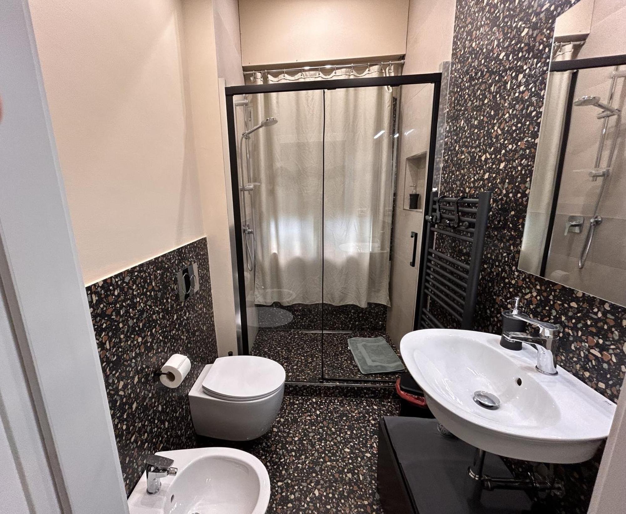 Casa Daura - Your Comfortable Apartment In Bologna - Parking Exterior photo