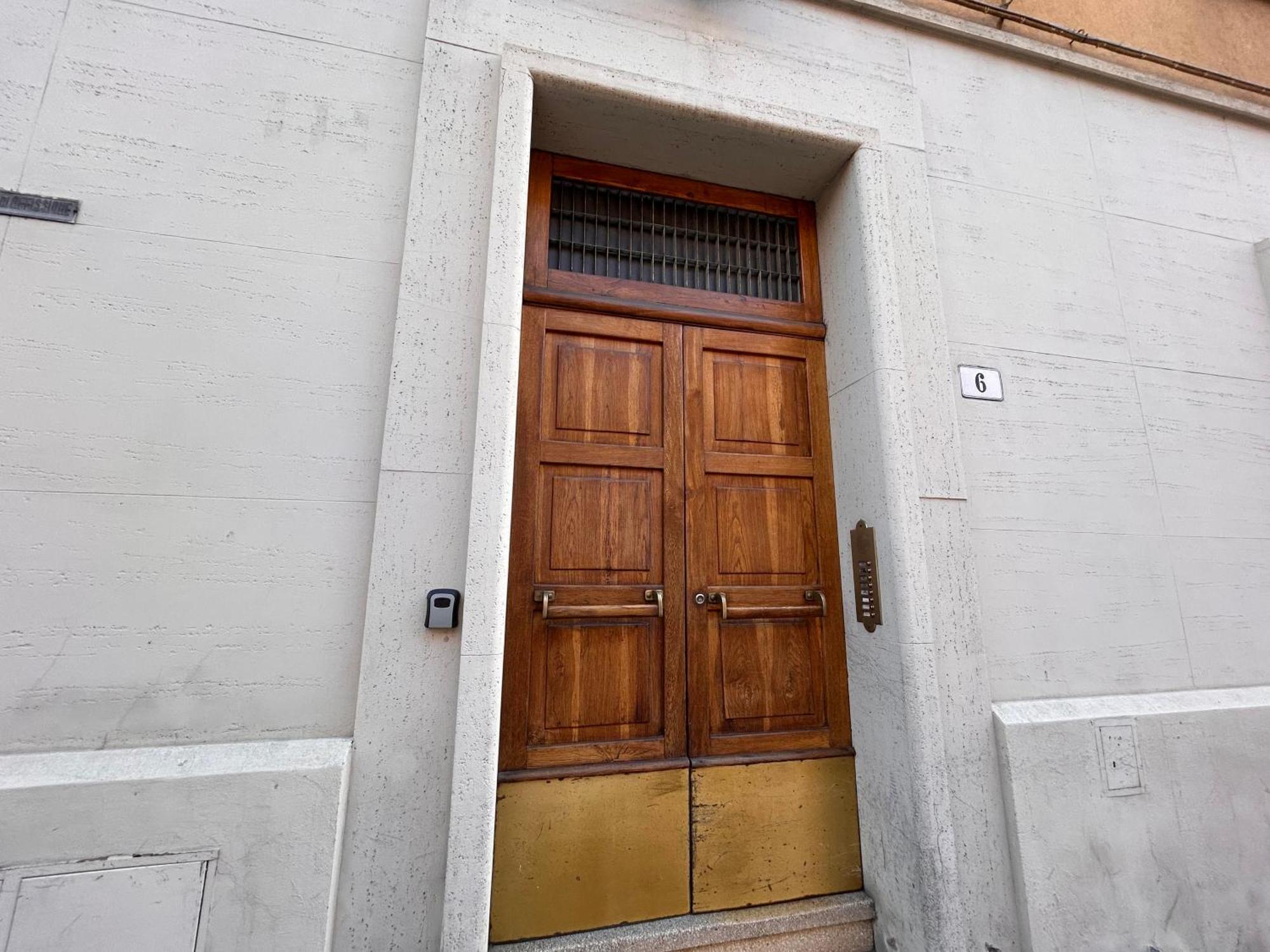 Casa Daura - Your Comfortable Apartment In Bologna - Parking Exterior photo