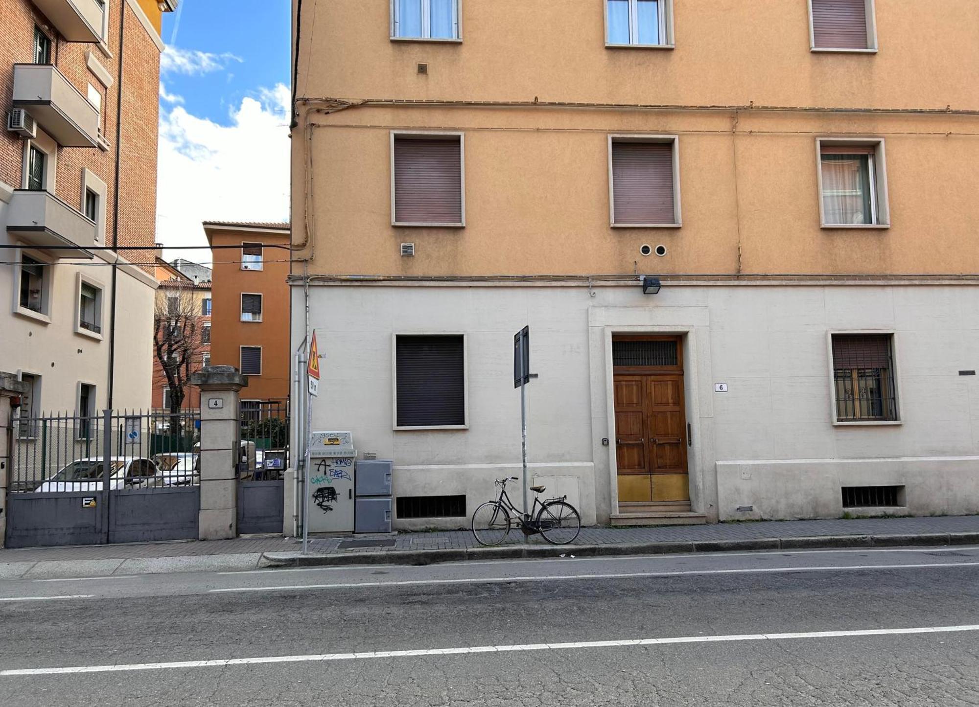 Casa Daura - Your Comfortable Apartment In Bologna - Parking Exterior photo